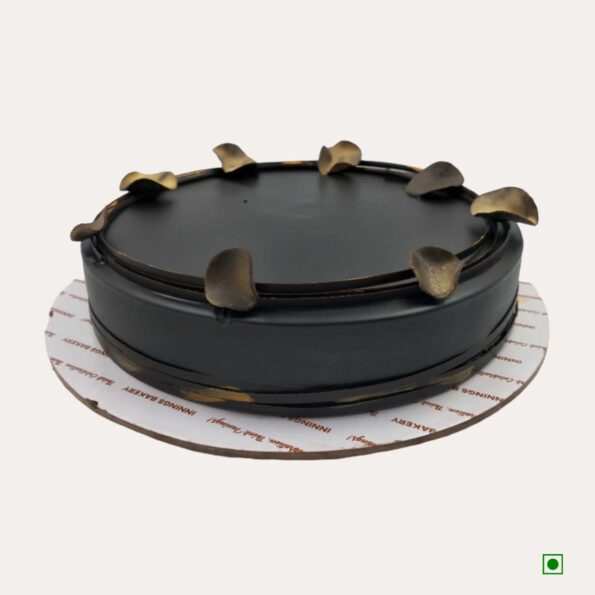 Innings Bakery Kitkat Cake
